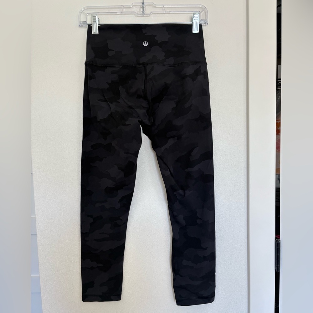 LULULEMON Wunder Under High Rise Crop 23" sz 6 - Picture 2 of 4